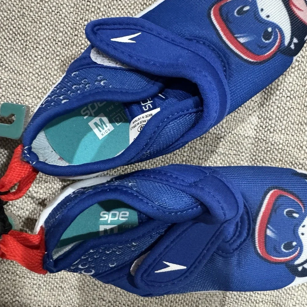 Speedo Shark Surfwalker Water Shoes Size Medium 7/8 Hook‎ and Loop Closure NWT